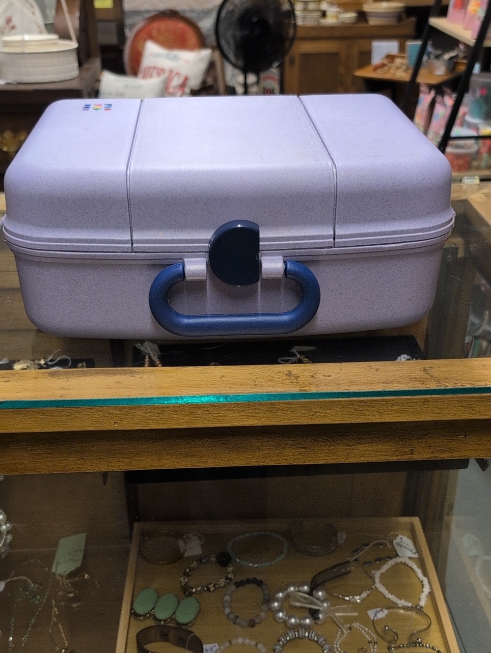 Vintage Caboodle Make Up Case - Picture 3 of 9